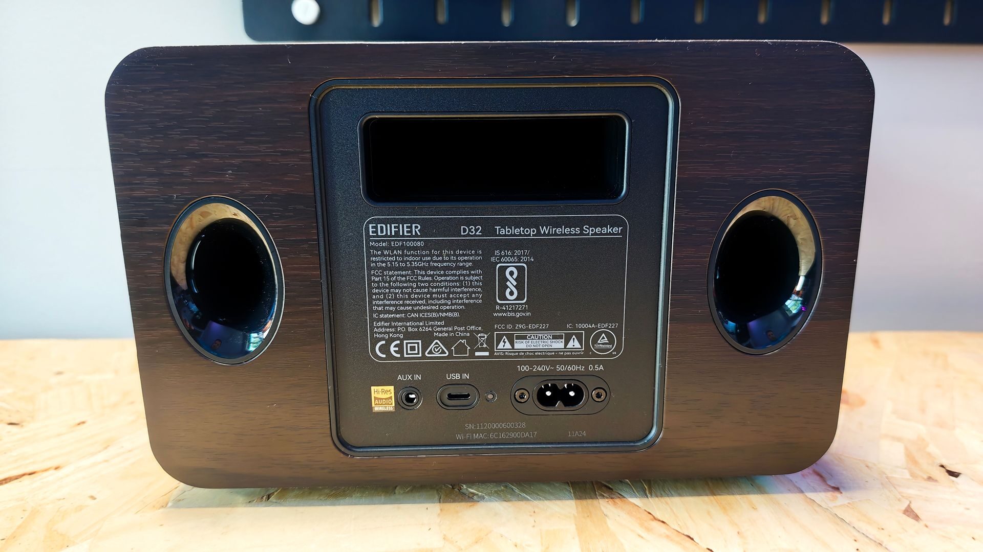 D32 Edifier D32 Tabletop Speaker Review