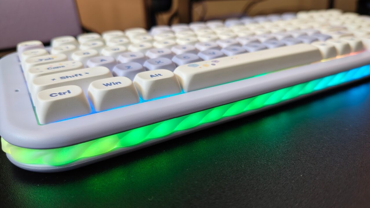 YUNZII C98 Cute Cake Wireless Mechanical Keyboard Review