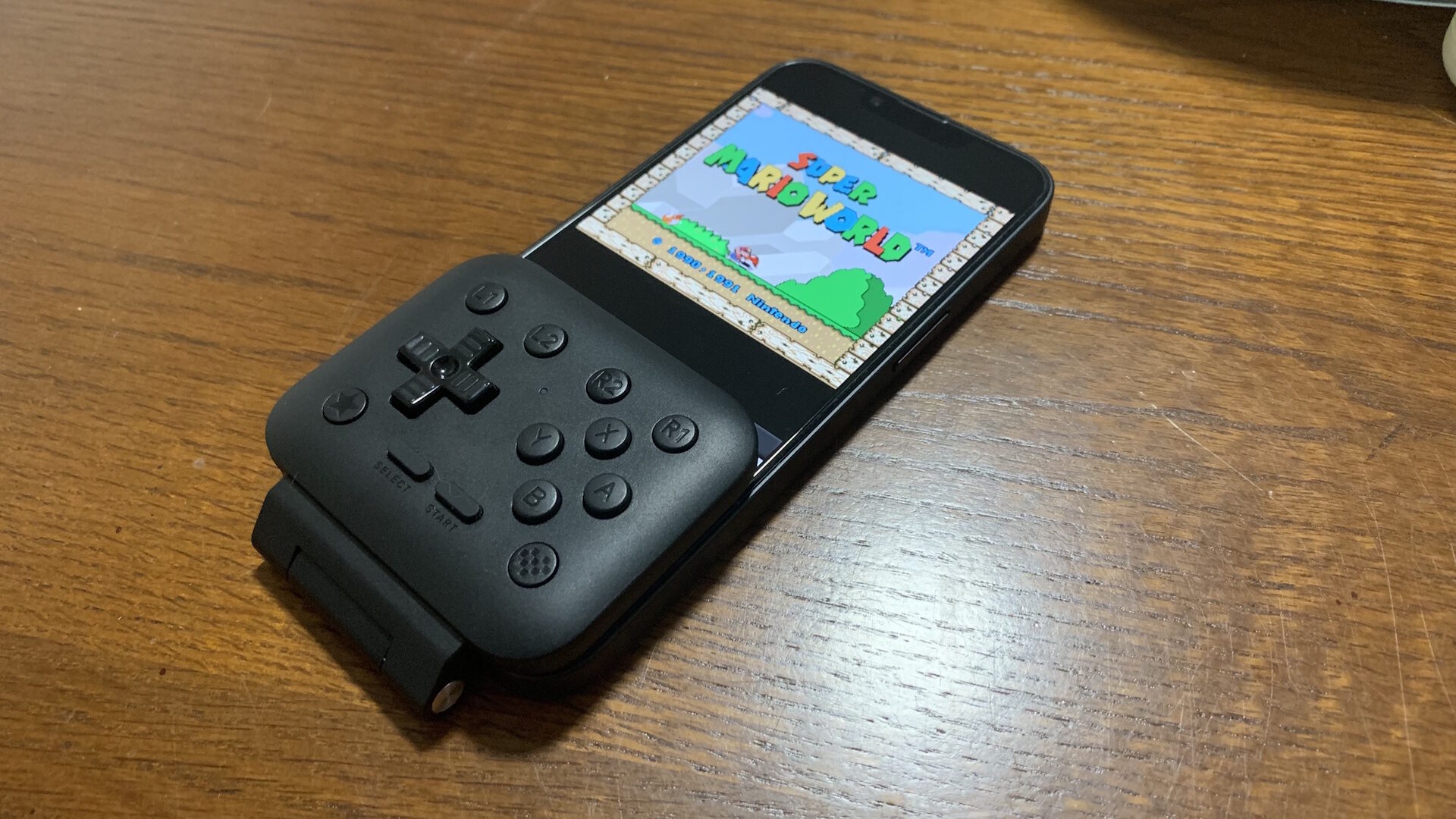 8BitDo FlipPad 8BitDo FlipPad Mobile Gaming Controller Review