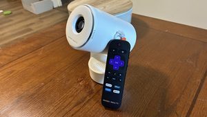 Aurzen EAZZE E1R Roku TV Smart Portable Mini Projector Review