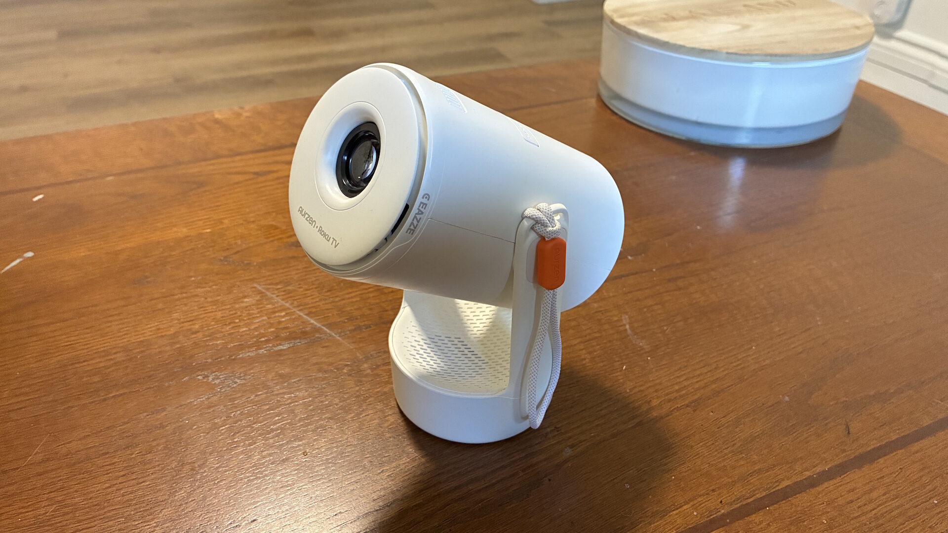 Aurzen EAZZE E1R Roku TV Smart Portable Mini Projector Review
