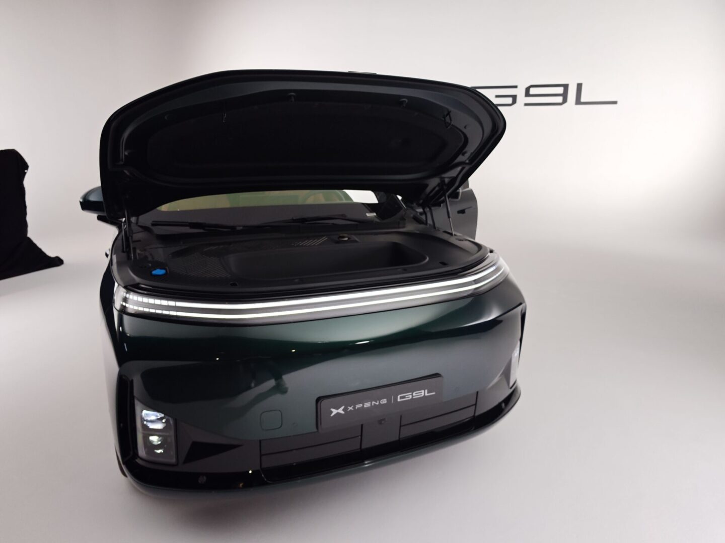 G9L XPENG Launches G9L Flagship SUV in Europe at 2026 Paris Motor Show