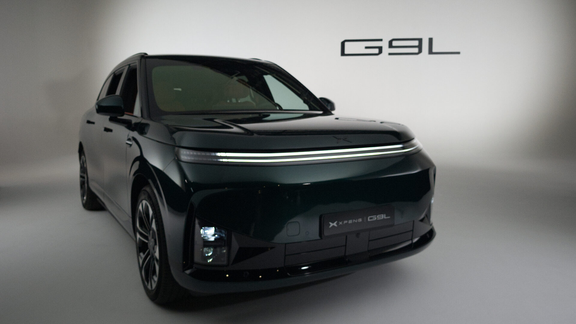 G9L XPENG Launches G9L Flagship SUV in Europe at 2026 Paris Motor Show