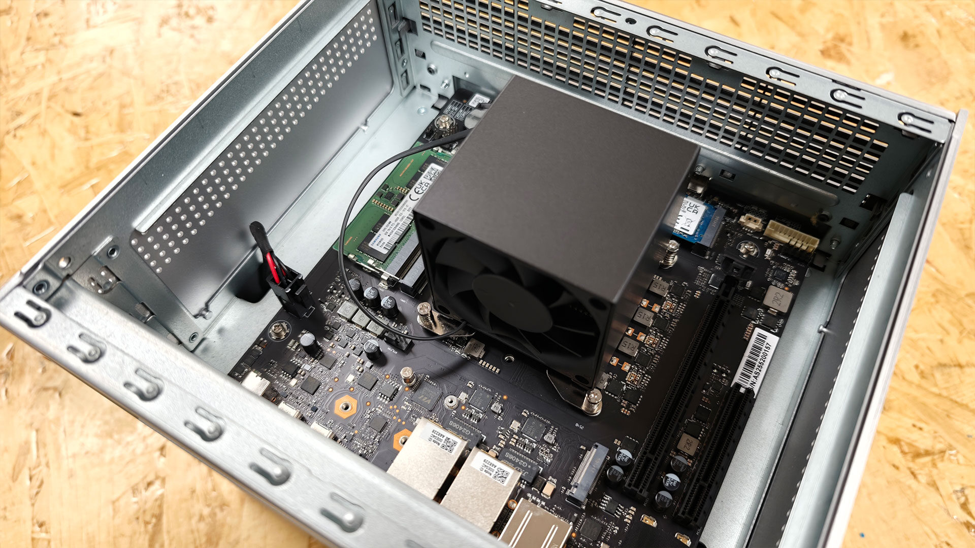 ZimaCube 2 NAS Review