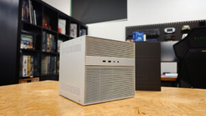 ZimaCube 2 NAS Review