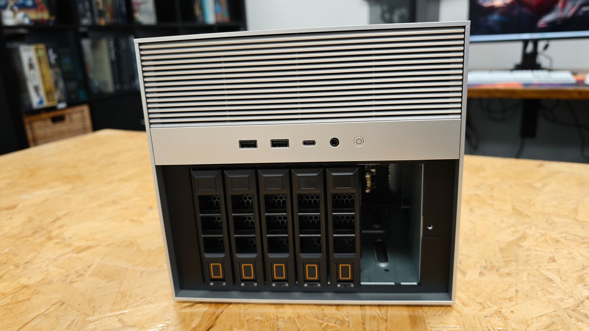 ZimaCube 2 ZimaCube 2 NAS Review